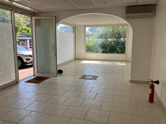Location Immobilier Professionnel Local commercial Mandelieu-la-Napoule (06210)